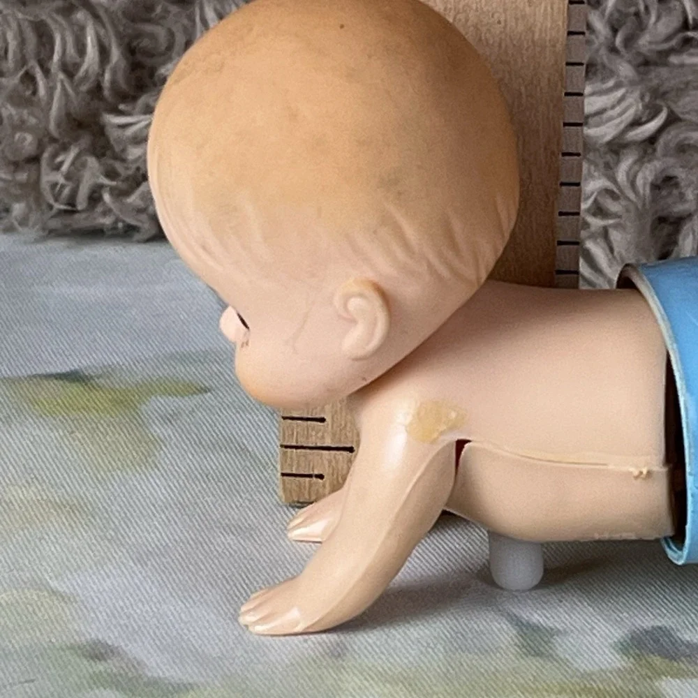H-B 1993 Novelty Vintage Crawling Baby Wind Up Toy Blue Diaper Plastic Wiggles